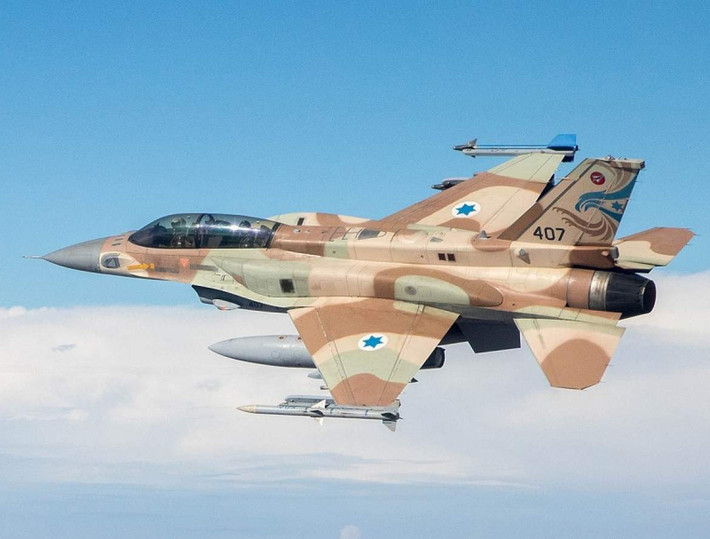 Hiện tại trong biên chế Không quân Israel đang có sở hữu khoảng 340 chiếc chiến đâu cơ F-16 - biến đây thành lực lượng chiến đấu cơ đông đảo nhất của quốc gia này, đủ sức đè bẹp mọi lực lượng không quân khác trong khu vực. Nguồn ảnh: Flickr.