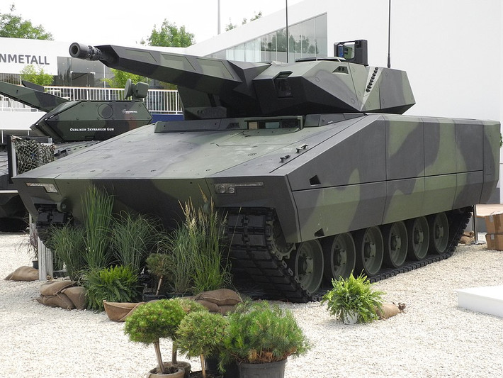 Tổ hợp phương tiện chiến đấu Lynx đang được tập đoàn Rheinmetall phát triển là một dòng phương tiện bọc thép mới dành cho Quân đội Đức với nhiều biến thể. Đây là dòng thiết giáp sử dụng bánh xích, được thiết kế để hoạt động được ở tuyến đầu trong các cuộc giao tranh và được coi là xu thế mới của thiết kế xe chiến đấu bộ binh trong tương lai. Nguồn ảnh: Rhein.