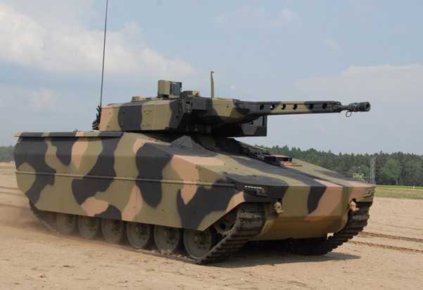 Toàn bộ các phương tiện chiến đấu thuộc dòng xe chiến đấu bọc thép Lynx đều do tập đoàn Rheinmetall thiết kế. Loại phương tiện này được thiết kế để tối ưu hoá khả năng lắp ráp sản xuất hàng loạt cũng như tối ưu hoá độ dễ dàng trong việc thay đổi nó giữa các biến thể với nhau. Nguồn ảnh: Rhein.