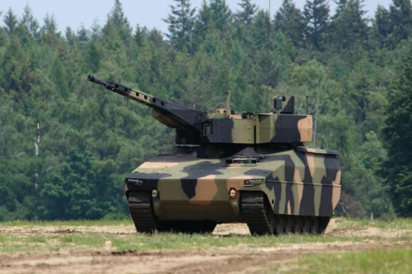 Sức chứa tối đa của Lynx là kíp điều khiển với ba người và từ 6 tới 8 người ngồi ở khoang hành khách. Số lượng binnh lính Lynx có thể mang theo cũng phụ thuộc phần lớn vào kiểu cấu hình mà nó sử dụng. Nguồn ảnh: Rhein.