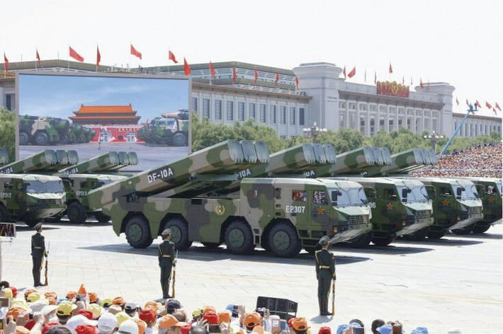 Ngoài ra, theo một số nguồn tin chưa được kiểm chứng thì tên lửa Dongfeng 10A không những có độ chính xác cao hơn so với Dongfeng 10 mà còn có khả năng tàng hình khi bay tốt hơn - có nghĩa là nó sẽ khó bị phát hiện hơn trước các hệ thống radar của đối phương, giảm thiểu tối đa khả năng bị đánh chặn. Nguồn ảnh: Chinanews.
