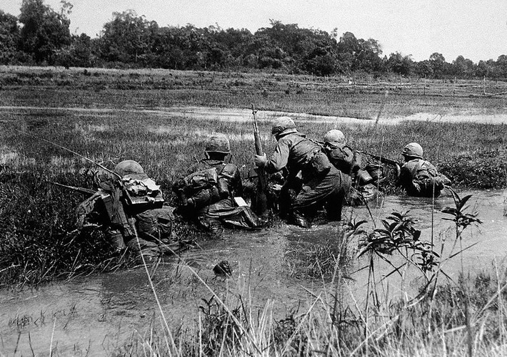 Vì lính Mỹ không có đủ khả năng dàn quân đánh theo kiểu "giữ đất" nên sau khi quân đội Mỹ rút đi, kết quả dễ nhận thấy nhất để chúng tuyên bố chiến thắng là công bố số người mà chúng đã giết hại dã man ở Tuy Hòa. Xác của dân thường, bao gồm cả người già, phụ nữ, trẻ em mà chúng giết hại cũng được tính vào thành tích "tiêu diệt địch" trong những bản báo cáo đầy chiến tích của sĩ quan Mỹ. Nguồn ảnh: Flickr.