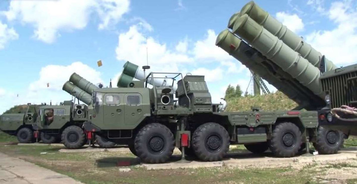 S-500 Prometheus do Cục thiết kế chế tạo máy đặc biệt trực thuộc Tập đoàn Almaz Antey của Nga phát triển năm 2009, dựa trên sự kế thừa và phát huy hệ thống S-400 Triumf, có tính năng đánh chặn ưu việt, chúng sẽ dùng để thay thế S-300, S-350 và S-400. “Rồng lửa” S-500 được cho có thể đánh chặn tên lửa đạn đạo và tấn công các mục tiêu ở quỹ đạo thấp của Trái đất, kể cả máy bay siêu thanh, tùy thuộc vào loại đạn được sử dụng.