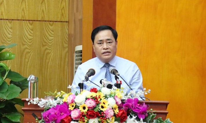 Thủ tướng ký quyết định số 1156/QĐ-TTg, ngày 30/7/2020 chính thức phê chuẩn chức danh Chủ tịch UBND tỉnh Lạng Sơn đối với ông Hồ Tiến Thiệu. Ông Hồ Tiến Thiệu được bầu giữ chức vụ Chủ tịch UBND tỉnh Lạng Sơn với số phiếu 45/49 phiếu bầu tại kỳ họp thứ 18, HĐND tỉnh Lạng Sơn khóa XVI, nhiệm kỳ 2016-2021. Ông Hồ Tiến Thiệu (SN 1965), Thạc sỹ quản lý hành chính công và đã từng trải qua nhiều vị trí công tác khác nhau trên địa bàn tỉnh Lạng Sơn.