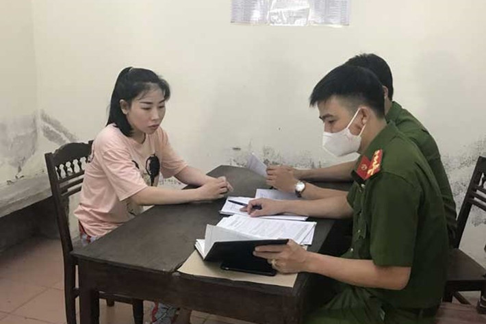 1. Nữ quái cho vay lãi “cắt cổ”, đánh đập khách hàng: Công an TP Vinh vừa tạm giữ hình sự đối tượng Cao Thị Nhàn (SN 1992) trú tại phường Cửa Nam, TP Vinh. Nhàn cho nhiều người dân vay nặng lãi 7.000 đồng/1 triệu/1 ngày. Khi các "con nợ" đến hạn không có khả năng thanh toán, thì bị Nhàn gọi điện thoại đe dọa, nặng hơn thì bị Nhàn cùng đám “đàn em” trực tiếp đến nhà tạo áp lực, đánh đập.