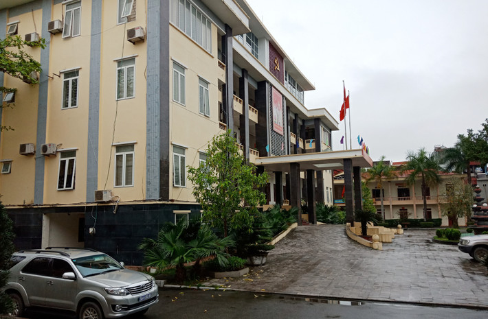 Vào tháng 6/2020 vừa qua, bà Nguyễn Thị Hà, Bí thư Huyện đoàn Yên Định, bị khai trừ khỏi đảng và đình chỉ công tác 30 ngày do "vi phạm phẩm chất đạo đức, lối sống". Bí thư Huyện đoàn Yên Định bị chồng làm đơn tố cáo quan hệ bất chính, sinh hai con cho người tình. Theo đó, hai người cưới nhau năm 2006, có 3 con nhưng kết quả giám định ADN, hai con không phải của người chồng hợp pháp.