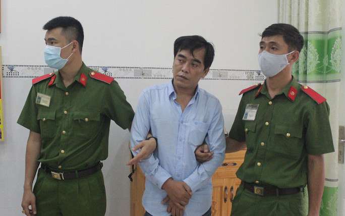 4. Triệt phá đường dây thu 19 bánh heroin: Công an Đồng Nai ập vào nhà của đối tượng Vũ Hoàng Nam (SN 1992, ngụ tỉnh Bình Phước) tại phường Hóa An, TP Biên Hoà thu giữ 19 bánh heroin, 8 bịch lớn ma túy đá với khối lượng khoảng 8kg, cùng các dụng cụ pha chế, cân đo. Đồng thời bắt đối tượng Ngô Văn Tính đang ẩn náu tại huyện Định Quán, Đồng Nai. Theo lời khai, Tính là đàn anh của Nam.