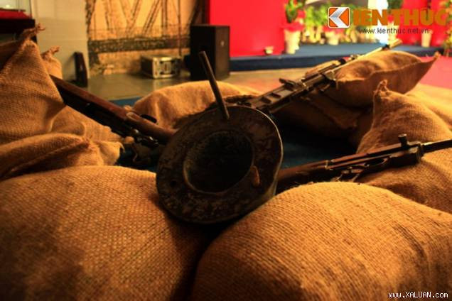 Một quả "bom ba càng" được mô phỏng lại trong cuộc triển lãm toàn quốc kháng chiến.