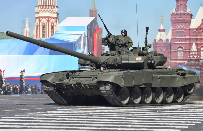 Về độ hiện đại hoá, xe tăng T-72B3 được cho là có mức độ hiện đại gần như tương đương với T-90, tuy nhiên lại có giá thành rẻ hơn chỉ vào khoảng 1.6 triệu USD. Xe được trang bị một khẩu pháo chính loại pháo nòng trơn cỡ nòng 125mm với cơ số đạn dự trữ 45 viên và phóng được tên lửa chống tăng qua nòng. Nguồn ảnh: TASS.
