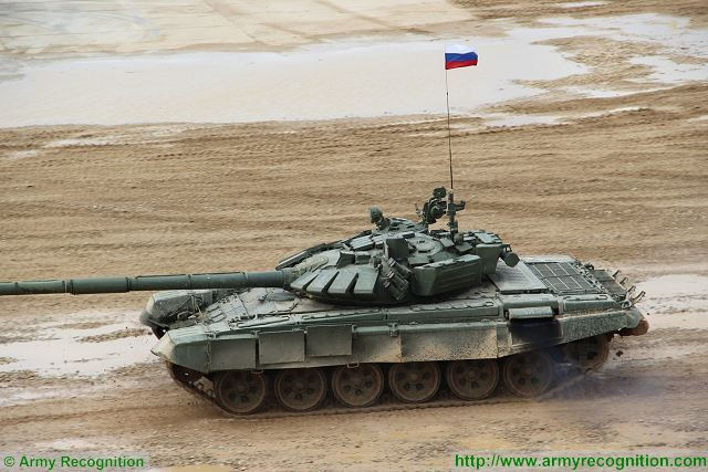T-72B3 là phiên bản xe tăng T-72 hiện đại bậc nhất hiện nay, nó mới được phục vụ trong biên chế Quân đội Nga từ năm 2013 tới nay. Loại xe tăng chủ lực chiến trường này có trọng lượng 45 tấn, dài 9,53 mét (tính cả nòng pháo), rộng 3,46 mét và cao 2,2 mét. Nguồn ảnh: Armyrec.