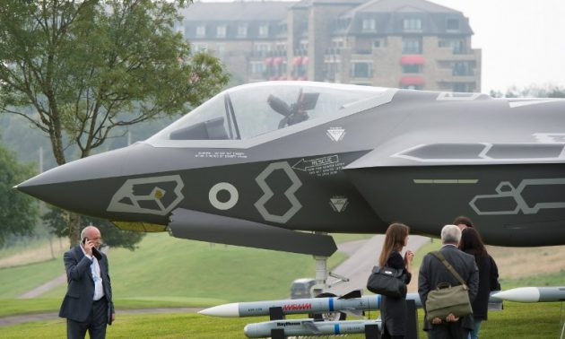 Về cơ bản, máy bay F-35 của Mỹ có hai chế độ để lựa chọn khi tham chiến. Bao gồm chế độ thứ nhất là chế độ tàng hình. Đúng như tên gọi của nó, ở chế độ này, F-35 sẽ chỉ mang theo vũ khí trong khoang bụng để đảm bảo khả năng tàng hình của mình. Nguồn ảnh: CNN.