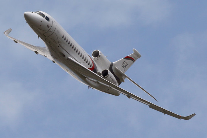 Loại máy bay ba động cơ mang tên Dassault Falcon 8X xuất hiện tại triển lãm hàng không Paris. Nguồn ảnh: BI.
