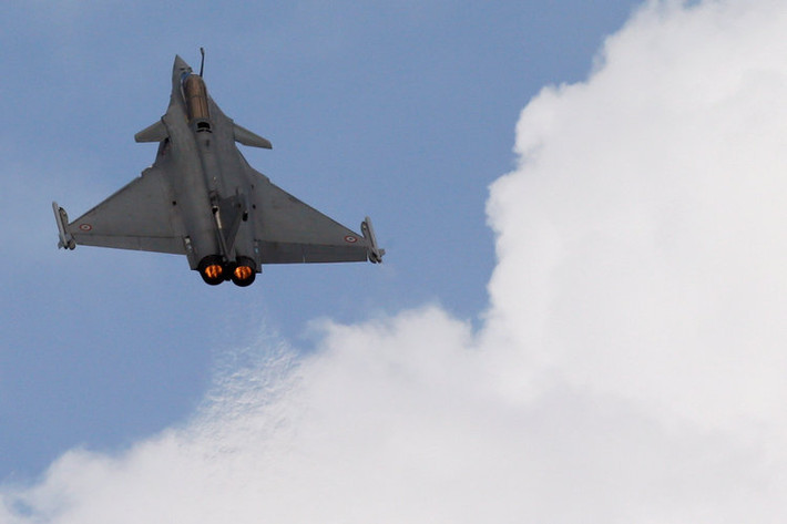 Pháp - nước chủ nhà xuất hiện ở triển lãm này với tiêm kích Rafale - dòng tiêm kích đắt đỏ và... ế khách dù đã được Pháp quảng cáo, rao bán liên tục. Nguồn ảnh: BI.