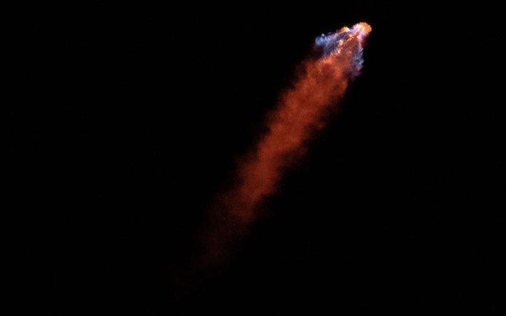 Tên lửa hạng nặng trong chương trình SpaceX mang theo 24 vệ tinh được phóng đi hôm 25/6 vừa rồi tại Florida. Nguồn ảnh: Theatlantic.