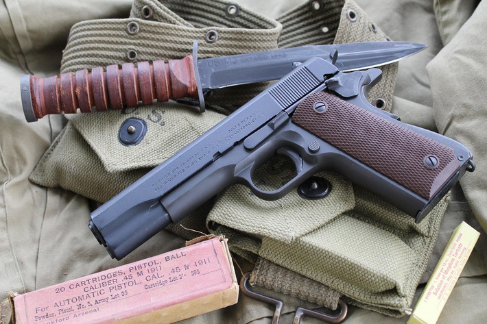 Sau Chiến tranh, M1911 được Quân đội Mỹ sử dụng cho đến năm 1985 và xuất hiện hầu hết trong các cuộc xung đột vũ trang xảy ra trên thế giới từ đầu thế kỷ 20 cho đến nay. Nguồn ảnh: Wikipedia.