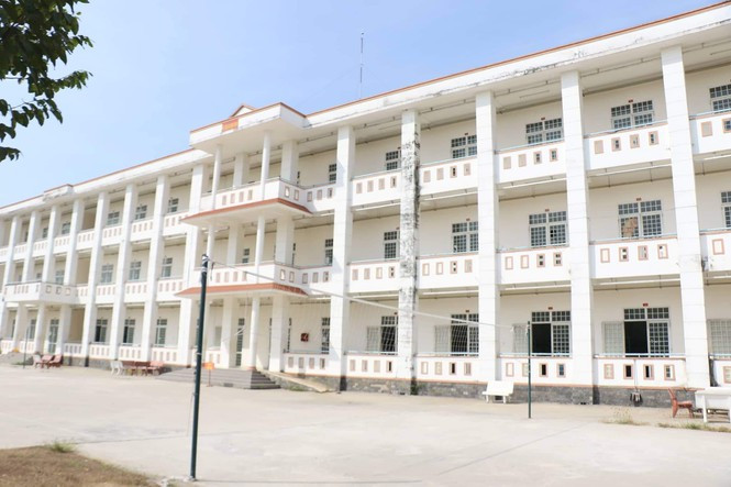 Mới đây, tòa nhà Trung tâm giáo dục Quốc phòng - An ninh thuộc Trường quân sự TP Cần Thơ (tại quận Ô Môn, TP Cần Thơ) đã được chọn làm khu cách ly công dân từ Trung Quốc và các nước có dịch virus corona trở về. (Ảnh: Tienphong)