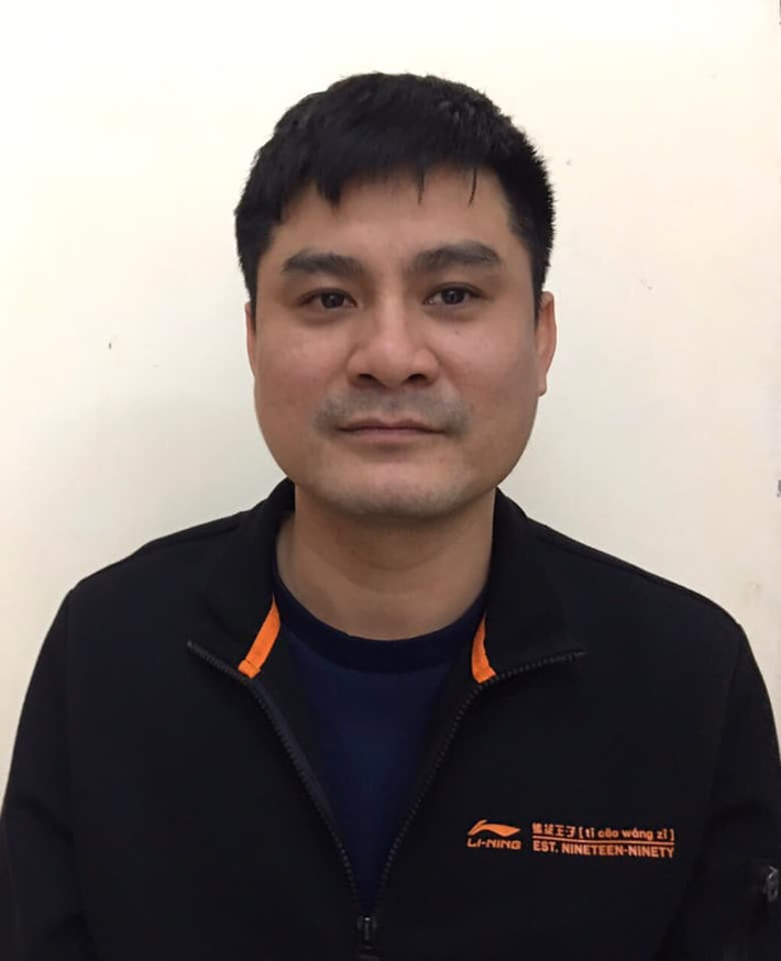 Theo cơ quan công an, để lập nên đường dây đánh bạc này, ông trùm Phí Văn Huấn (39 tuổi, trú tại phường Trung Hòa, quận Cầu Giấy, Hà Nội, tức "Bầu Huấn") đã tuyển mộ những người giỏi trong lĩnh vực công nghệ thông tin để giúp đỡ.