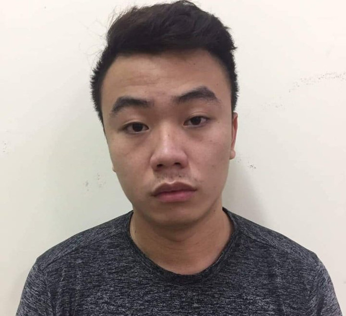 Trong số những đối tượng liên quan có Nguyễn Duy Khánh (SN 1996, quê huyện Gia Lâm, Hà Nội). Khánh có biệt danh là Khánh "trắng", đối tượng này được xác định không chỉ giỏi trong công nghệ thông tin, mà là cánh tay đắc lực giúp Bầu Huấn kiếm tiền.