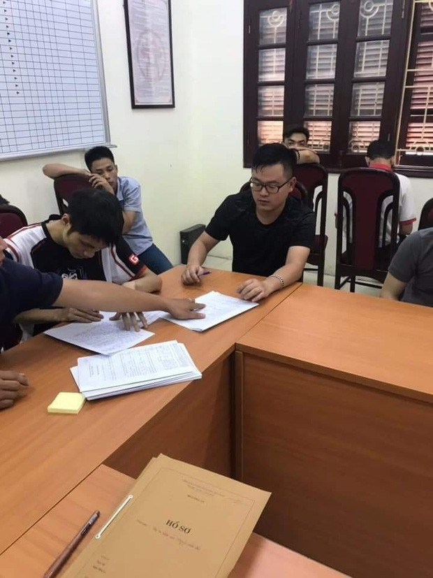 Game thủ Meo Meo (tên thật là V.M.H., một game thủ đế chế đã qua thời đỉnh cao từ rất lâu, tuy nhiên những người yêu AOE thì không ai không biết tới game thủ này). Meo Meo được biết tới như một tay chém đơn giản nhưng lại rất khó chịu, có khả năng giữ dân tốt, ép đời ổn định và chém quấy tốt. Cơ quan công an đang tiếp tục làm rõ mối quan hệ giữa Huấn và các game thủ