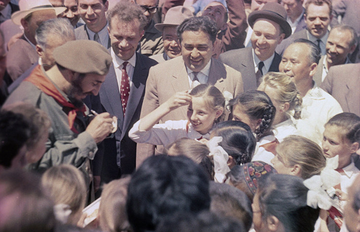 Ông Fidel Castro trong lần sang thăm Uzbekistan. Ảnh Sputnik