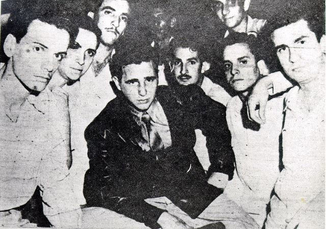 Thanh niên Fidel Castro cùng những người cùng chí hướng trong ảnh chụp năm 1947. Ảnh VT
