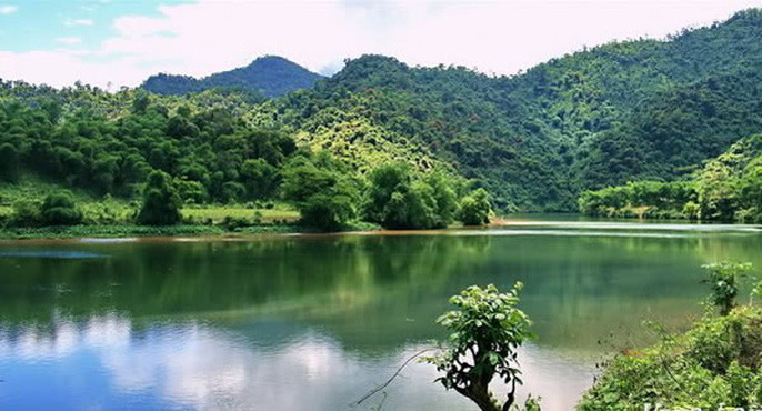 Miền Tây Nghệ An với địa hình chủ yếu là đồi núi, nơi những con sông có độ dốc cao, dòng chảy mạnh. Đây cũng là điều kiện lý tưởng cho những loài cá độc có giá trị cao sinh sống.