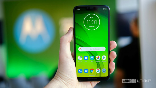 G7 Power tập trung vào thời lượng sử dụng với viên pin 5.000 mAh, hỗ trợ công nghệ sạc nhanh. Máy có màn hình kích thước 6,2 inch, độ phân giải 1.570 x 720 pixel, sử dụng chip Snapdragon 632, 3 GB RAM cùng 32 GB bộ nhớ trong. Camera chính có độ phân giải 12 MP, camera selfie 8 MP.