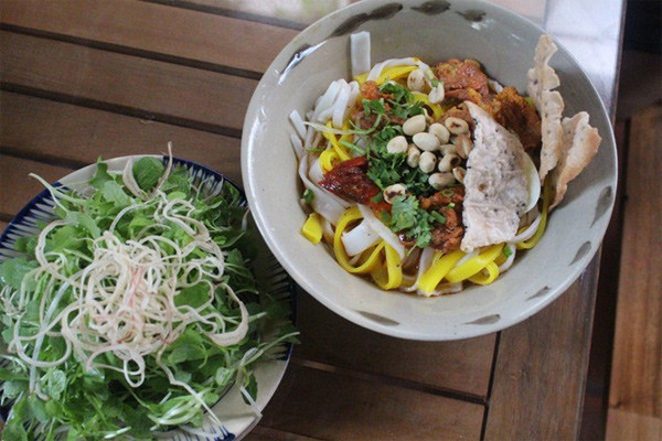Thực đơn của quán phong phú, từ bánh bèo, bánh bột lọc, bún chả bò, mì Quảng...