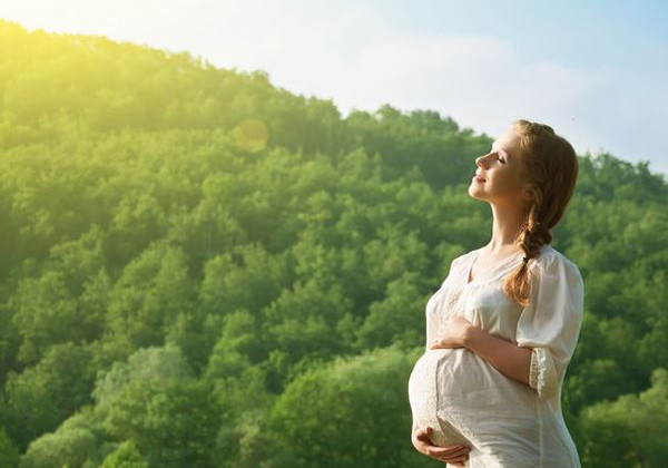 Đồng nghiên cứu, Tiến sĩ Ken Ong, bác sĩ nhi khoa tại ĐH Cambridge khẳng định: “Ngày càng có nhiều bằng chứng cho thấy các yếu tố tác động đến cơ thể từ khi còn là thai nhi có ảnh hưởng đến sức khỏe lâu dài và nghiên cứu này càng khẳng định thêm điều đó. Lối sống lành mạnh của bố mẹ rất tốt cho sức khỏe của thế hệ tiếp theo. Bộ Y tế khuyến cáo phụ nữ nên dùng vitamin D bổ sung trong quá trình mang thai và đây là một biện pháp phòng ngừa hợp lý".