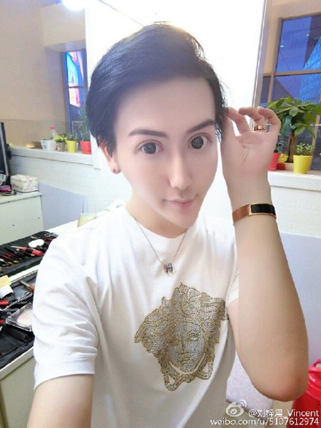Tuy Tử Thần kiên quyết phủ nhận mình đã phẫu thuật thẩm mỹ toàn bộ cơ thể và luôn mạnh miệng nói rằng, nhan sắc của bản thân là hoàn toàn tự nhiên. Nhưng dân mạng không một ai tin anh chàng bởi dấu vết trên khuôn mặt và cơ thể của Tử Thần rất rõ ràng.