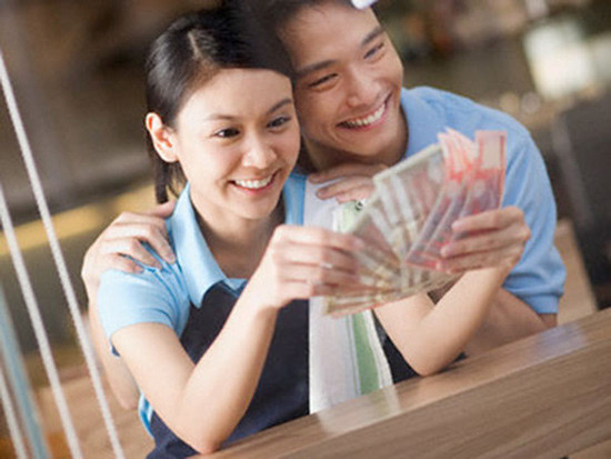 Sống không lệ thuộc giúp bạn tự tin hơn vào chính bản thân. Đó cũng chính là một bí quyết để nuôi dưỡng tình yêu bền vững hơn, bởi vì bạn luôn khiến chàng phải khám phá bạn mỗi ngày, đồng thời cảm thấy "sợ" mất bạn hơn.