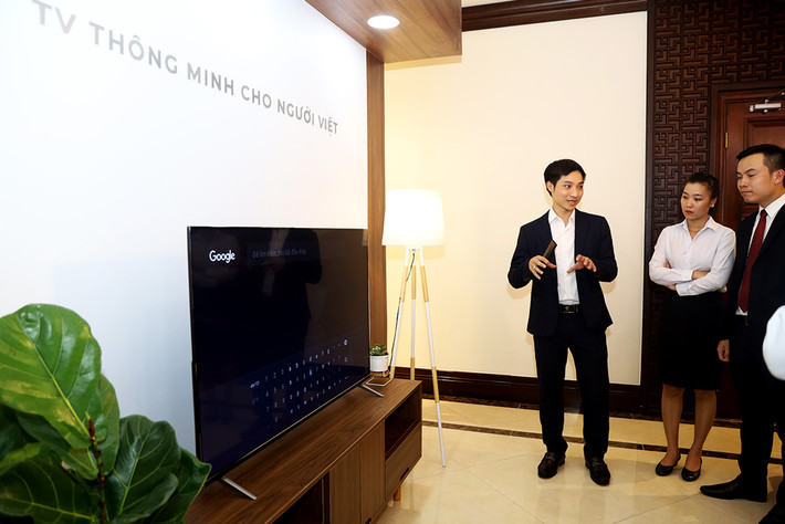 5 mẫu ti vi Vsmart có giá bán từ 8.69 – 16.99 triệu đồng, được phân phối rộng rãi tại các hệ thống điện máy lớn và các trang thương mại điện tử trên toàn quốc. Khách hàng mua tivi Vsmart sẽ được thụ hưởng chế độ bảo hành điện tử ưu việt với thời gian 2 năm.