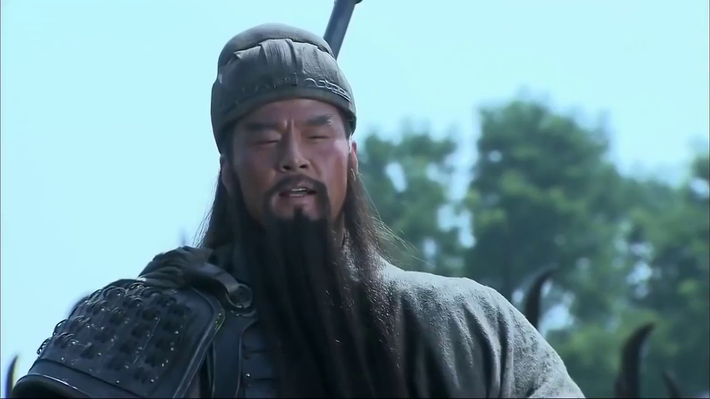 2. Quan Vũ là một trong Ngũ hổ tướng của nhà Thục Hán và được tôn sùng là biểu tượng của chính nghĩa, dũng cảm và đức tin. Miêu tả trong "Tam quốc diễn nghĩa" nói về chiều cao của ông là "9 tấc" (hơn 2m), tóc dài "2 tấc" (hơn 48cm), đặc điểm khuôn mặt là mắt phượng, mày con tằm.
