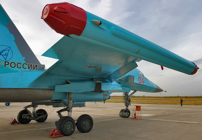 Khi đó tiêm kích Su-30SM đã tiếp cận F-35 ở cự ly nguy hiểm, lúc này hệ thống phát hiện và cảnh báo do Tập đoàn Lockheed Martin lắp trên chiếc Lightning II bất ngờ bị hỏng. Phi công phải khởi động tổ hợp nhiều lần để đảm bảo nó hoạt động trở lại.