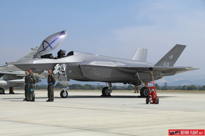 Khoảng một tháng sau khi làm nhiệm vụ, một chiếc F-35A của Ý được giao nhiệm vụ tuần tra trên không phận Biển Baltic. Khi đang thực hiện chuyến tuần tra định kỳ, nó đã bị tiêm kích Su-30SM Nga chặn lại, trong đó sự việc đáng quan tâm đã diễn ra.