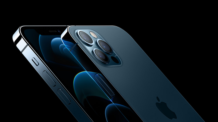 iPhone 15 Pro và iPhone 15 Pro Max đều được trang bị camera sau có 3 cảm biến, bao gồm một cảm biến chính 108 MP, một cảm biến siêu rộng 12 MP và một cảm biến telephoto 12 MP. Camera trước của hai sản phẩm cũng được nâng cấp lên đến 32 MP.