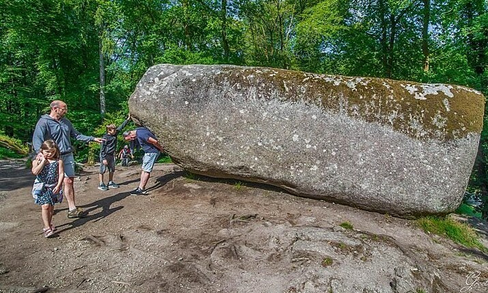 Với khả năng thu hút nhiều du khách, Trembling Rock đã trở thành một điểm đến hấp dẫn của vùng núi cao nguyên.