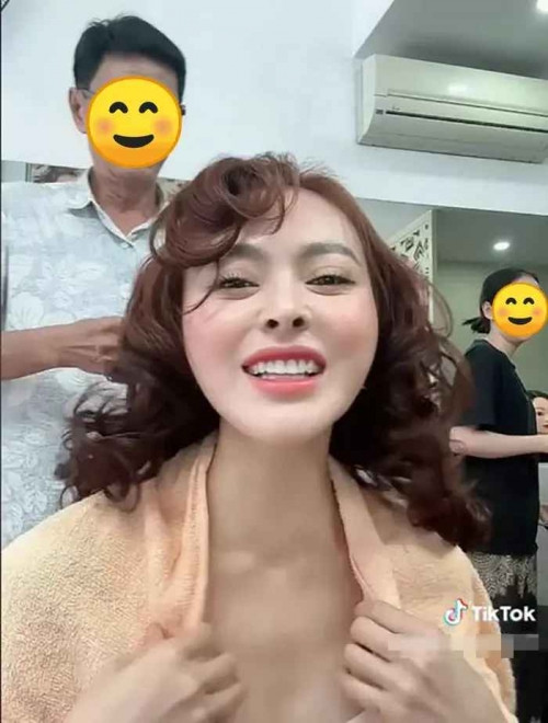 Mới gần đây trong khi chờ đợi phán quyết cuối cùng của Tòa án, Trang Nemo khoe đi làm tóc tại một tiệm truyền thống ở quê nhà Bến Tre. Bà mẹ một con về đây để thực hiện các công việc thiện nguyện.