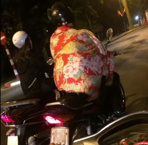 Thế này đi chơi với "gấu" là nhất rồi, vừa ấm vừa... riêng tư.
