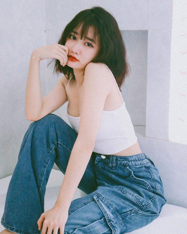 Khánh Huyền mệnh danh là "hot girl TikTok". Kênh TikTok của cô nàng có gần 8 triệu lượt theo dõi.