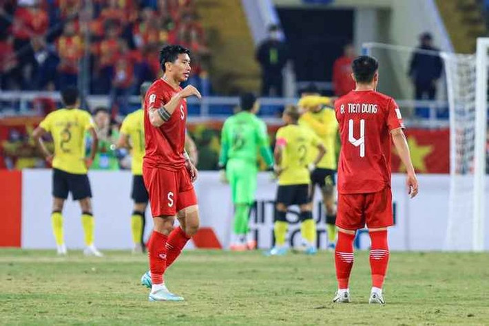 Tối 27/12, Đội tuyển Việt Nam đã có chiến thắng 3 - 0 trước Đội tuyển Malaysia. Lối đá bóng có phần thô bạo của Đoàn Văn Hậu khiến mạng xã hội có những ý kiến trái chiều.
