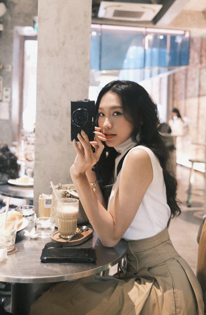 Không thể bình luận được trong bài của Đoàn Văn Hậu, nhiều người lại tràn vào trang cá nhân của Doãn Hải My khiến cô hứng chịu cơn mưa "gạch đá" từ người hâm mộ, dù chẳng gây ra chuyện gì.