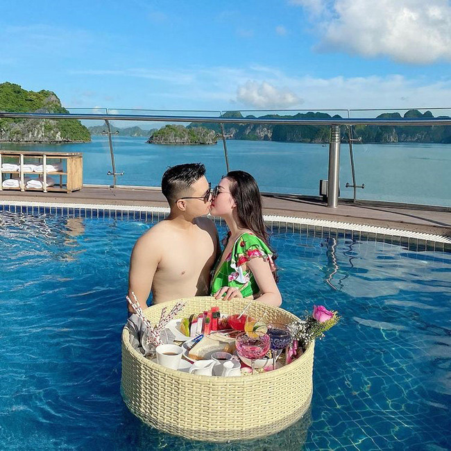 Đám cưới của Thu Hương nổi tiếng bởi sự xa hoa, được tổ chức trong toà lâu đài sang trọng ở quê nhà Nam Định.