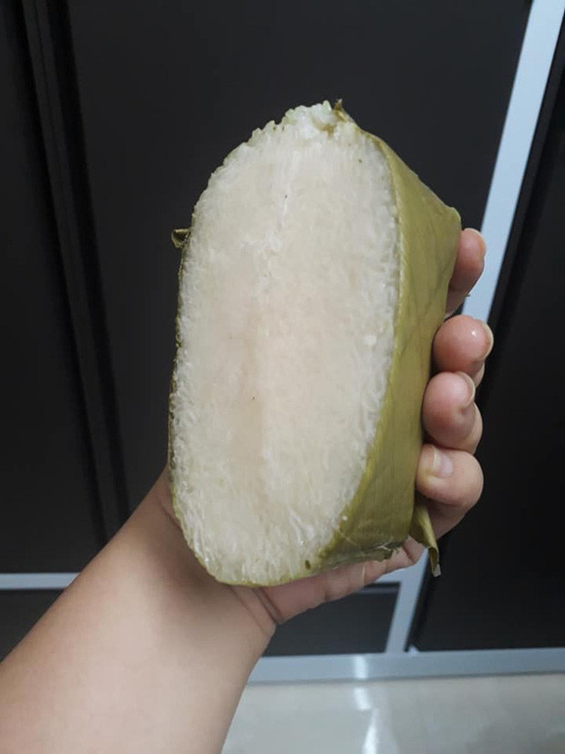 Ngoài ra, 1 số người cũng chia sẻ tình huống bánh chưng ''chay'' dở khóc dở cười của mình khi bóc ra.