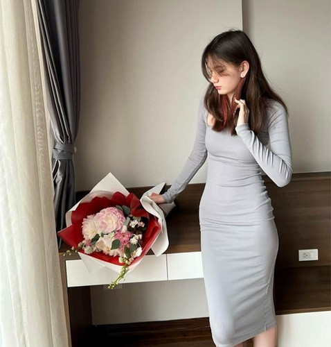 Mang trong người dòng máu lai Nga - Việt nên cô bạn đã sở hữu ngoại hình nổi bật, làn da trắng nõn. Đặc biệt, nữ sinh còn có chiều cao cực khủng 1m80.