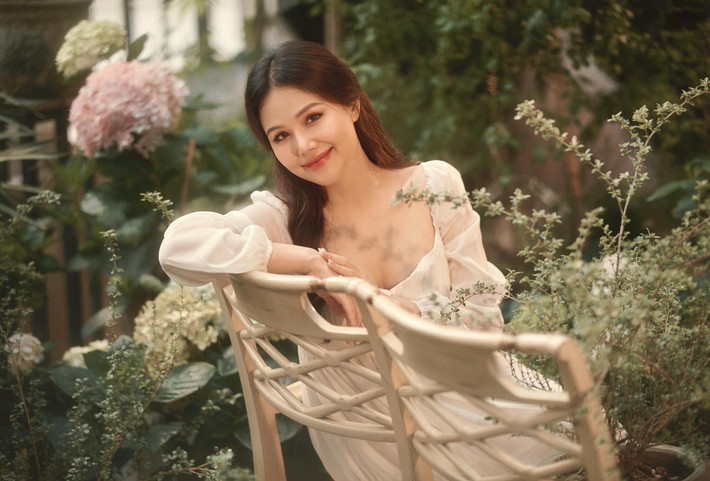 Nhiều cư dân mạng còn gửi lời khen ngợi tới nhan sắc ngày càng mặn mà dù đang ở những tháng cuối của thai kỳ.