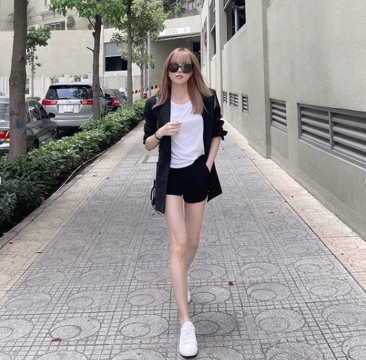 Thiều Bảo Trâm chưa bao giờ ngại phô diễn vóc dáng trong những bộ cánh пόпɡ bỏng và bắt trend nhất.