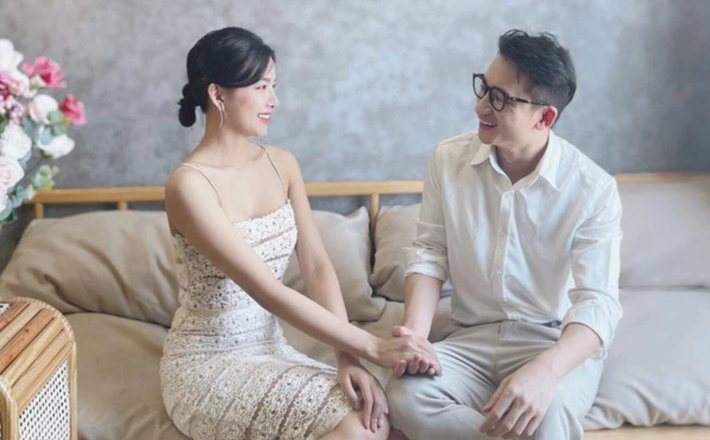 Xoay quanh thông tin về đám cưới của nam ca sĩ, nhiều khán giả đã vô cùng tò mò về danh tính cũng như nhan sắc của cô vợ xinh đẹp này.