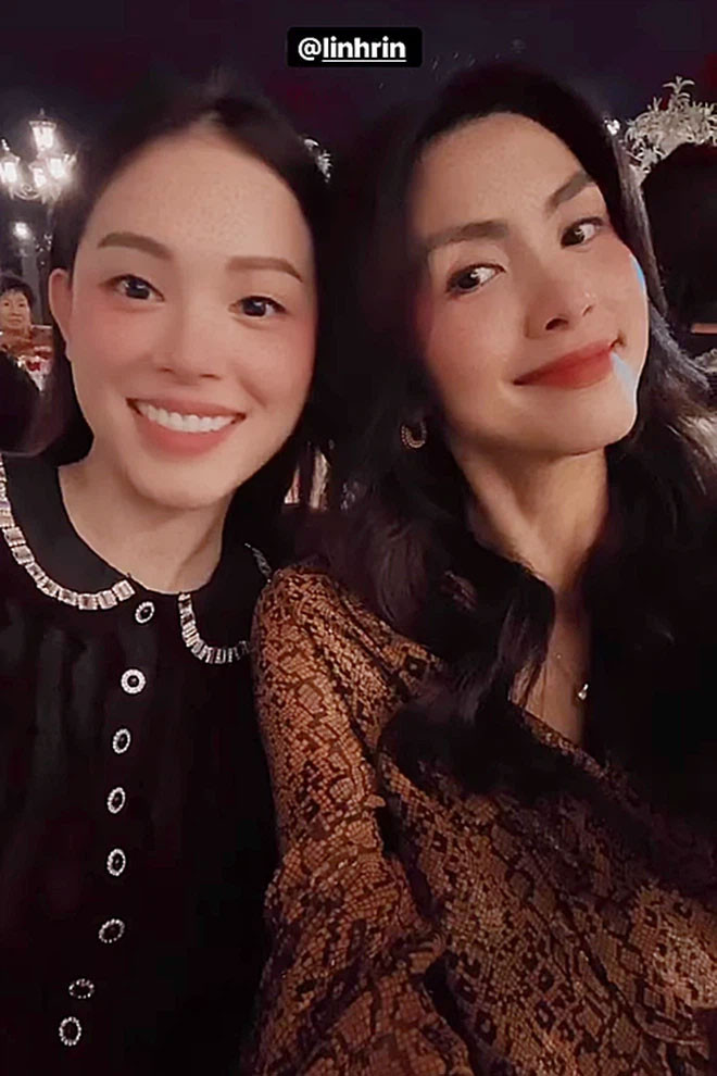 Đặc biệt, thời gian gần đây, tần suất Linh Rin xuất hiện cùng các thành viên trong gia đình tỷ phú Johnathan Hạnh Nguyễn là khá dày đặc. Đặc biệt là Linh Rin rất thân thiết với Hà Tăng, khoảnh khắc hai "nàng dâu hào môn" trong một khung ảnh đã khiến nhiều người trầm trồ, xuýt xoa.