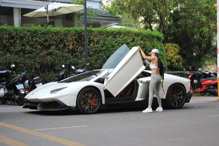 Chẳng những giàu có, Jessie Lương còn được mệnh danh là "rich kid gợi cảm nhất Việt Nam" với ngoại hình xinh đẹp, vóc dáng mảnh mai nhưng thon gọn, cơ thể săn chắc, vòng eo chỉ 56cm.